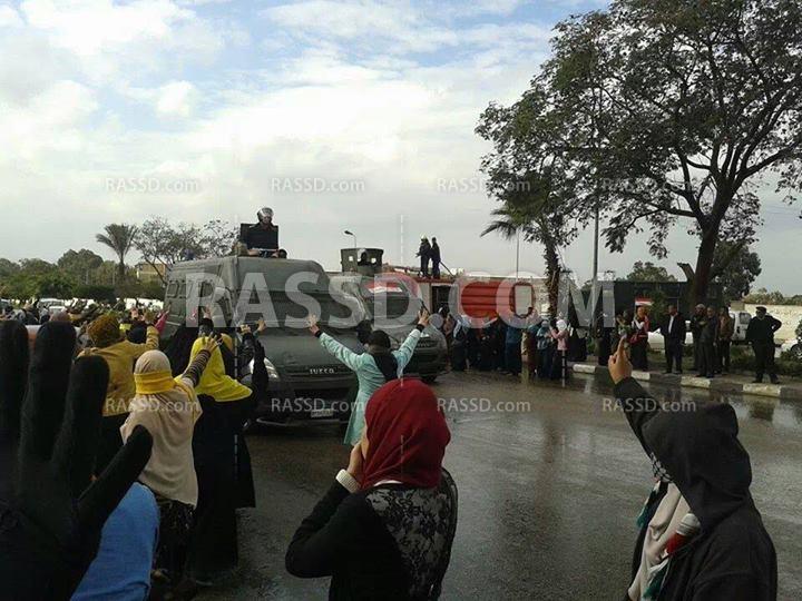 اعتراض أمن الانقلاب لطالبات الأزهر بالمياة وقنابل الصوت