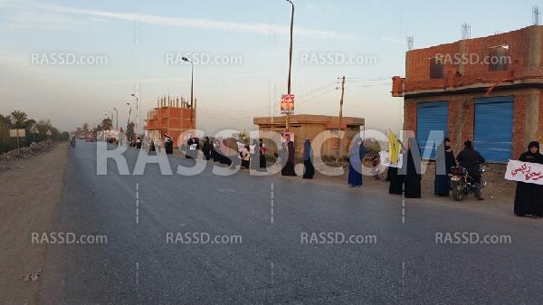 سلسلة بشرية بمسقط رأس “مرسي” تنديدا بالانقلاب