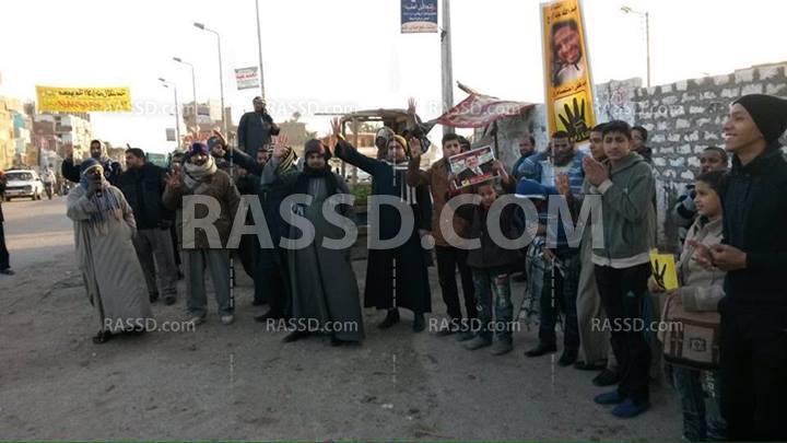 وقفة لحركة 7 الصبح بأبو تشت تنديدا باقتحام الجامعات