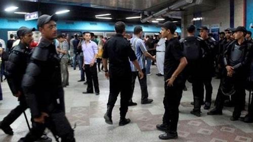 انتحار مجند أمن مركزي أمام مترو محطة الشهداء