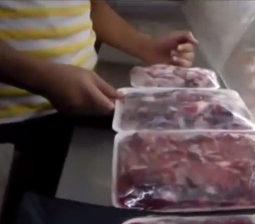 بالفيديو| لحوم الخنزير في الأسواق بتصريح من الجيش