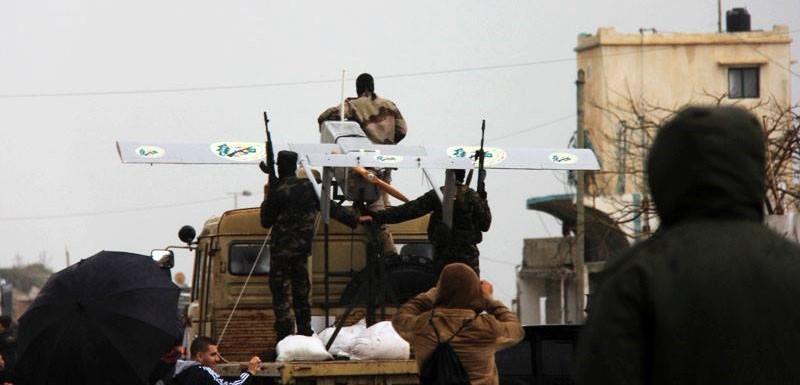 صور| حماس تنظم عرضًا عسكريًا بغزة في ذكرى تأسيسها الـ “27”