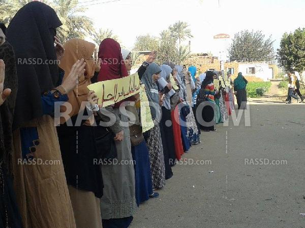 طالبات أزهر تفهنا الأشراف ينددن باعتقال عميد كلية التربية