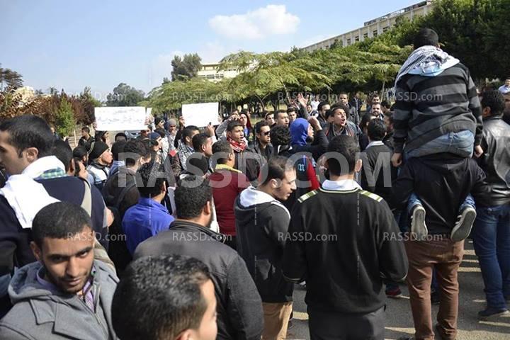 طلاب الأزهر يتظاهرون أمام كلية الزراعة تنديدا بمقتل زميلهم