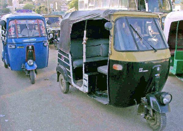 محافظة الجيزة:حظر قيادة التوك توك لأقل من 18 سنة