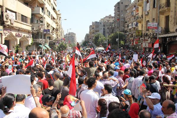 الشرطة تفرق مسيرة قرب وزارة الدفاع