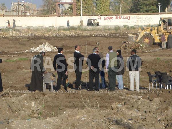 مجلس مدينة أرمنت يتعدى على أراضي زراعية مملوكة لمواطنين