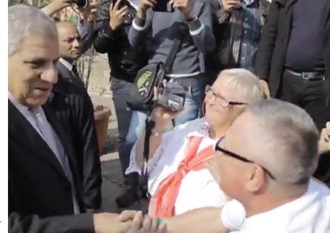 فيديو| حديث محلب مع سائح روسي يثير سخرية مواقع التواصل