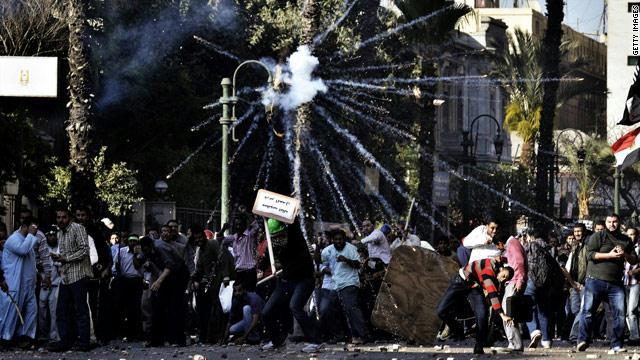 مسيرة مرخصة تغلق وسط القاهرة