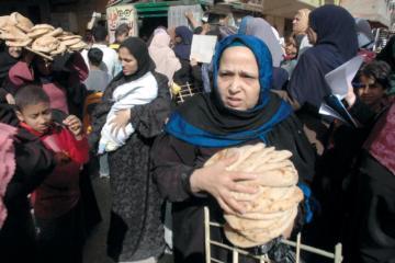 36% من المصريين يعتبرون أحوالهم المعيشية سيئة