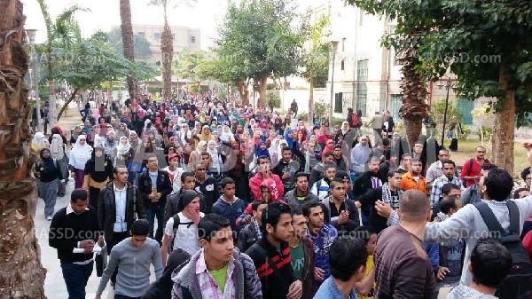 اشتباكات بين الأمن والطلاب بمسيرة جامعة القاهرة