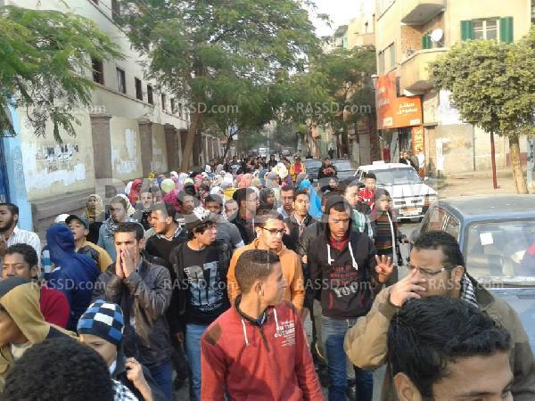 طلاب ثانوي ببنى سويف يتظاهرون ضد العسكر