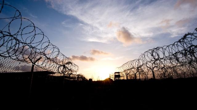 أوباما يعد ببذل “ما بوسعه” لإغلاق جوانتانامو