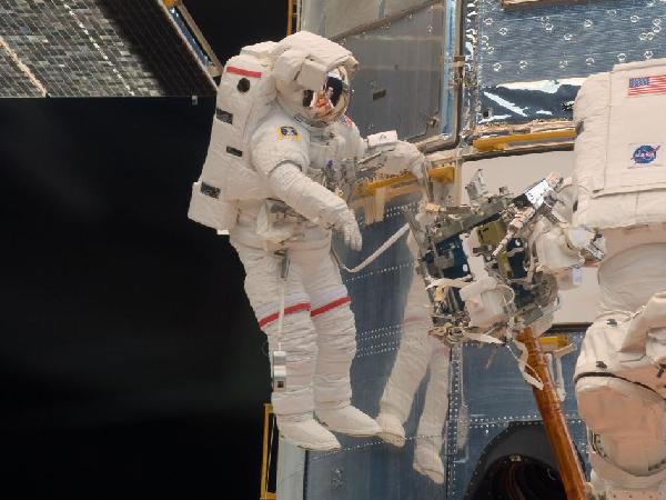 بدء مهمة إصلاح نظامي التبريد بمحطة الفضاء الدولية