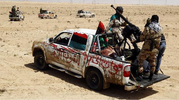 مسلحون ليبيون يقطعون خدمة الإنترنت على جنوب وغرب بلادهم