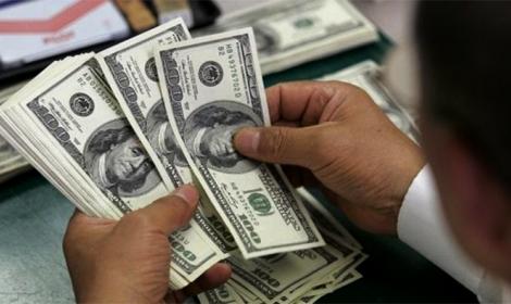 الدولار يلامس حاجز الـ20 جنيهًا في التعاملات الصباحية بالبنوك