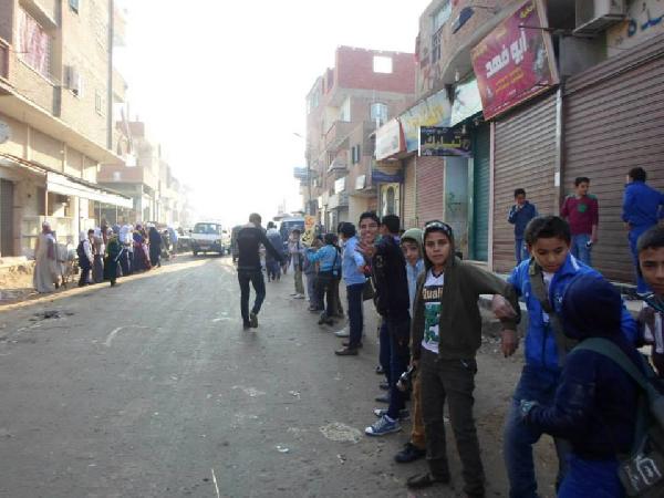 سلسلة بشرية بالفيوم ضد الانقلاب