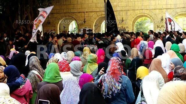 مظاهرات بجامعة القاهرة ضد الانقلاب العسكري