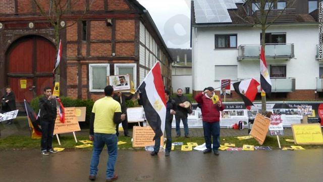 وقفة أمام كنيسة بألمانيا اعتراضا علي زيارة تواضروس