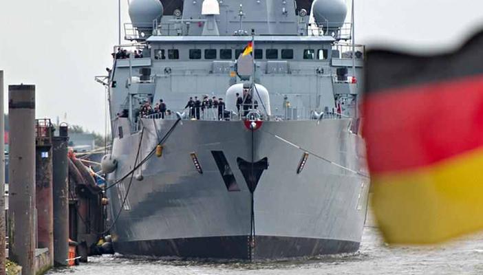 البحرية الألمانية تنقذ عشرات اللاجئين من الغرق في مياه البحر المتوسط