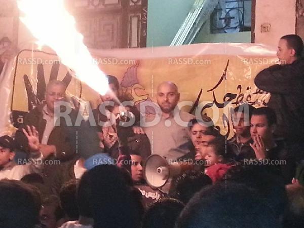 متظاهرو طوخ يحتفلون بخروج قيادي بالحرية والعدالة من المعتقل