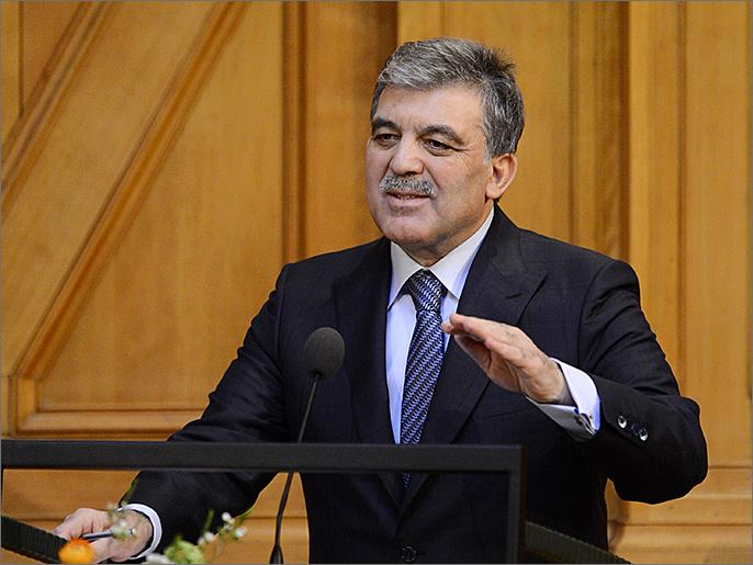 الرئيس التركي يتعهد بعدم التستر على الفساد وتوقعات بتغيير وزاري