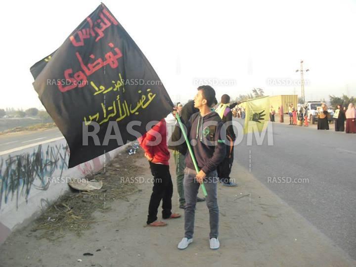 سلسلة بشرية بقرية العايد ببلبيس رفضا للدستور الانقلابي