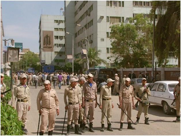 “ورقة” تغلق شارع مجمع محاكم سوهاج وتثير ذعر السلطات