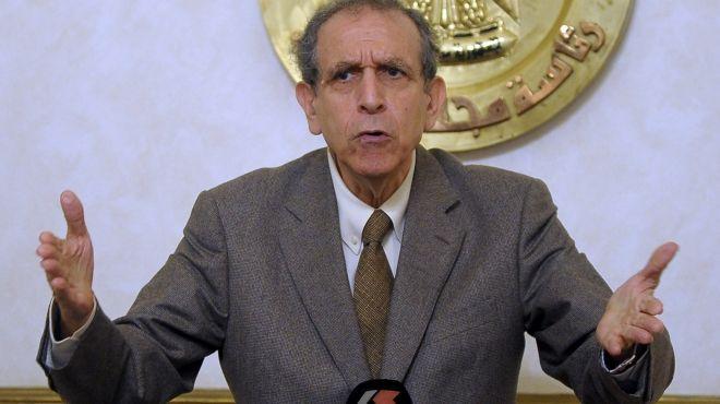 عيسى: لن نطلب من “الإرهابيين” تصحيح أوضاعهم القانونية