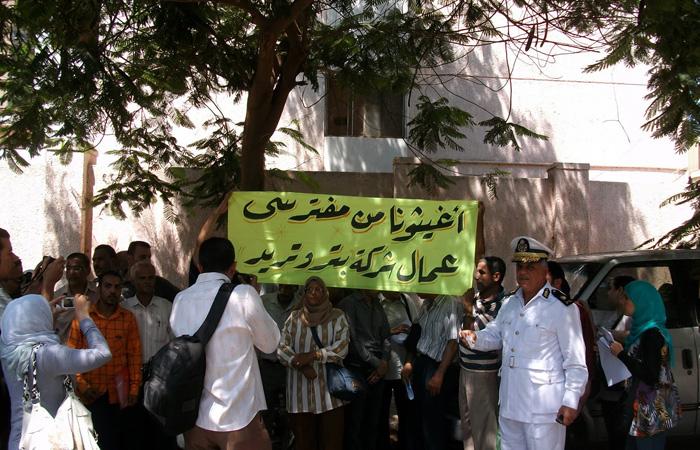 عمال “بتروتريد” يواصلون اعتصامهم بسبب لائحة “ولاد البطة السودا”