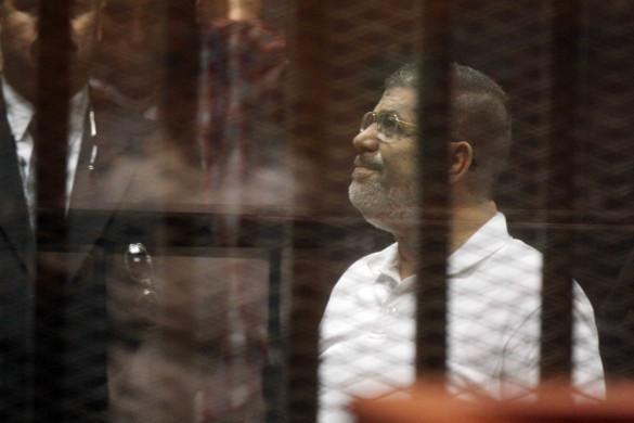 الرئيس مرسي يحيّى الدفاع عقب انتهاء المرافعة