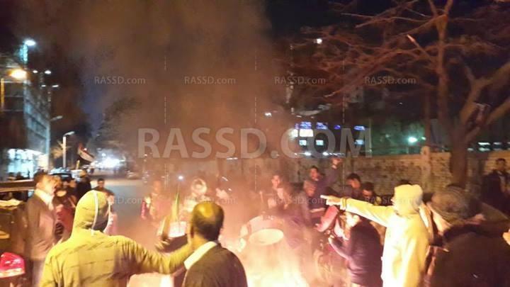 صور.. مسيرة بالألعاب النارية ضد الانقلاب بالمعادي