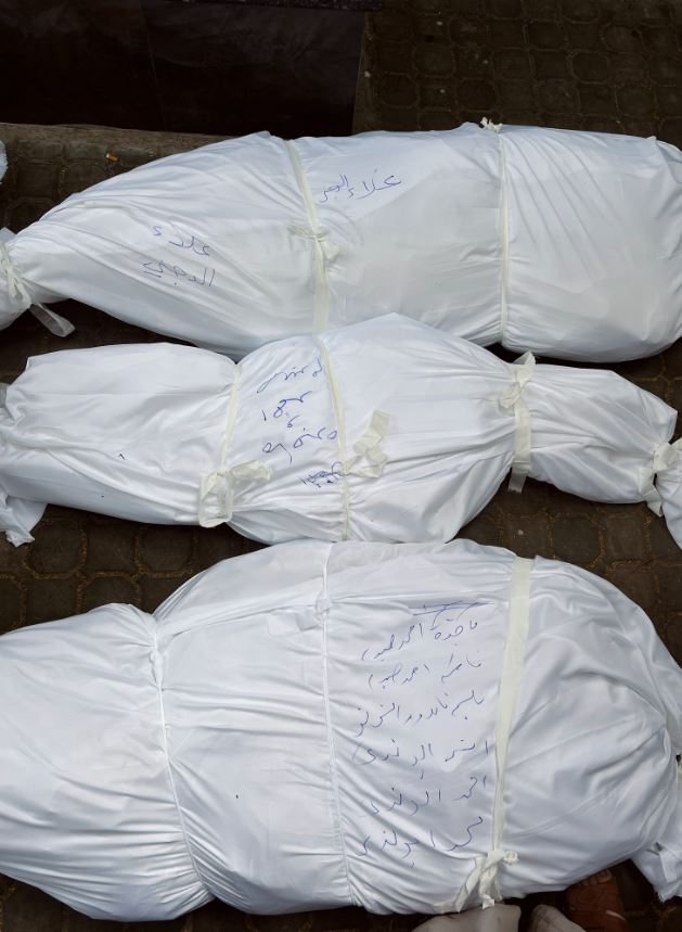 نقص حاد في الأكفان بقطاع غزة.. والمستشفيات تستغيث - شبكة رصد الإخبارية