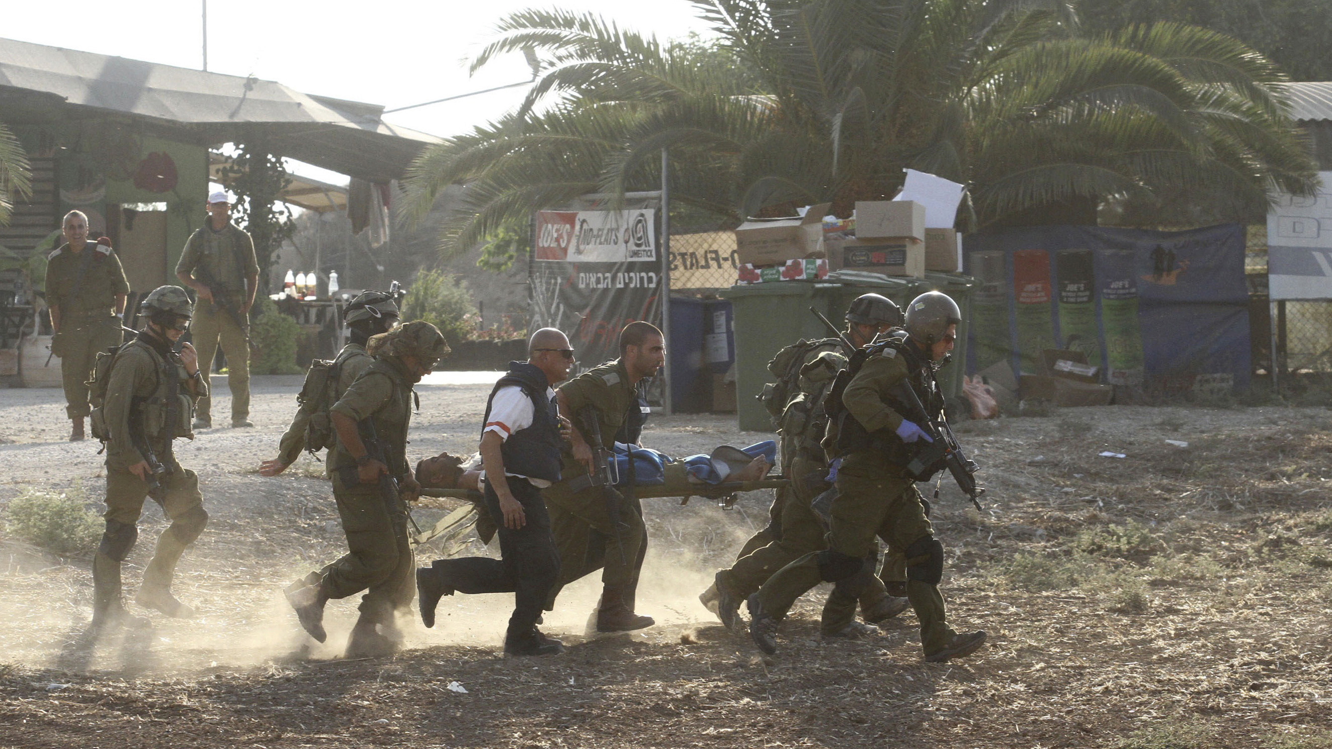 Сектор газа армия израиля. Израильские солдаты в секторе газа. Бой в секторе газа. Фото. Бригада Голани в газе. Soldier carries a mortar.
