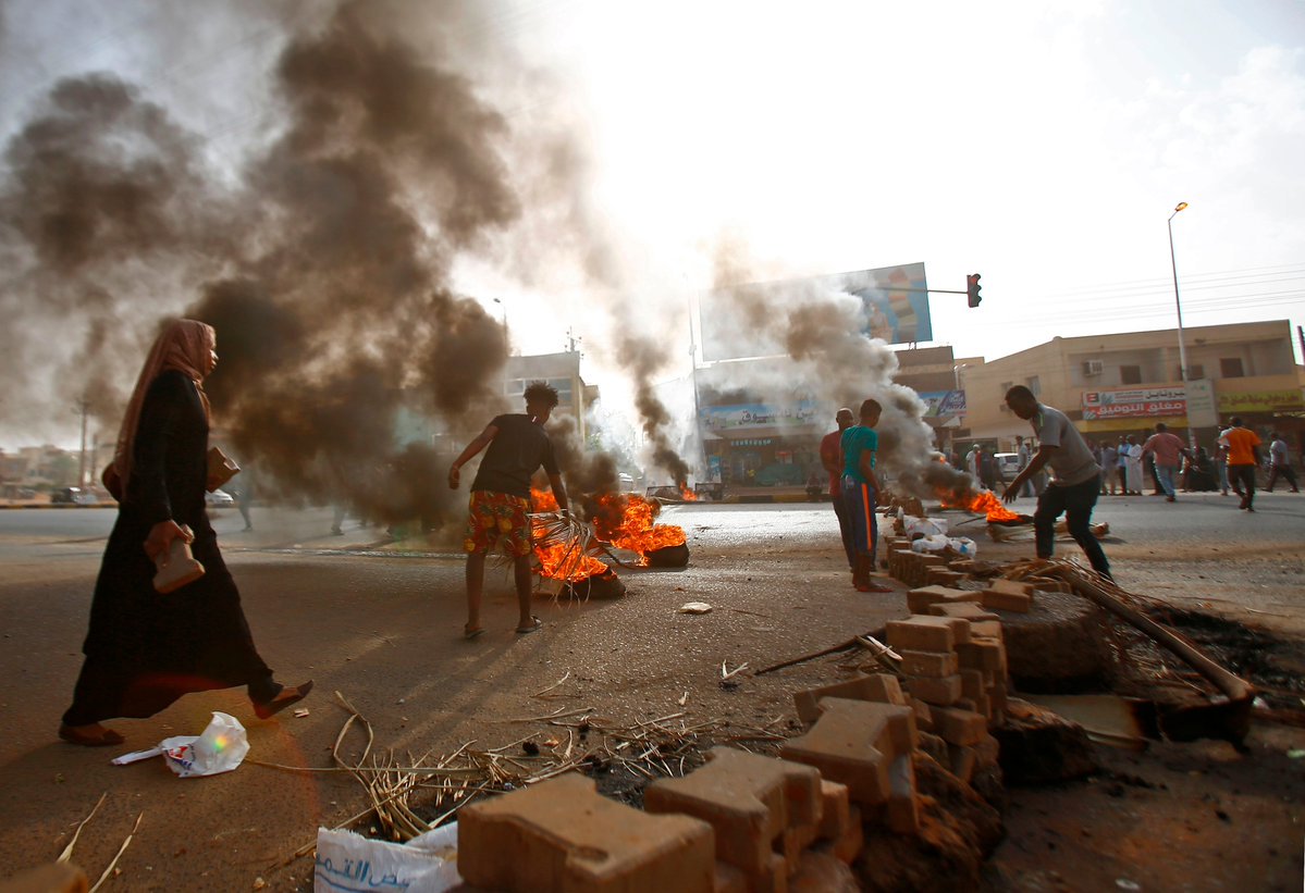 السودان انقطاع الإنترنت والاتصالات الهاتفية عقب فض اعتصام القيادة شبكة رصد الإخبارية