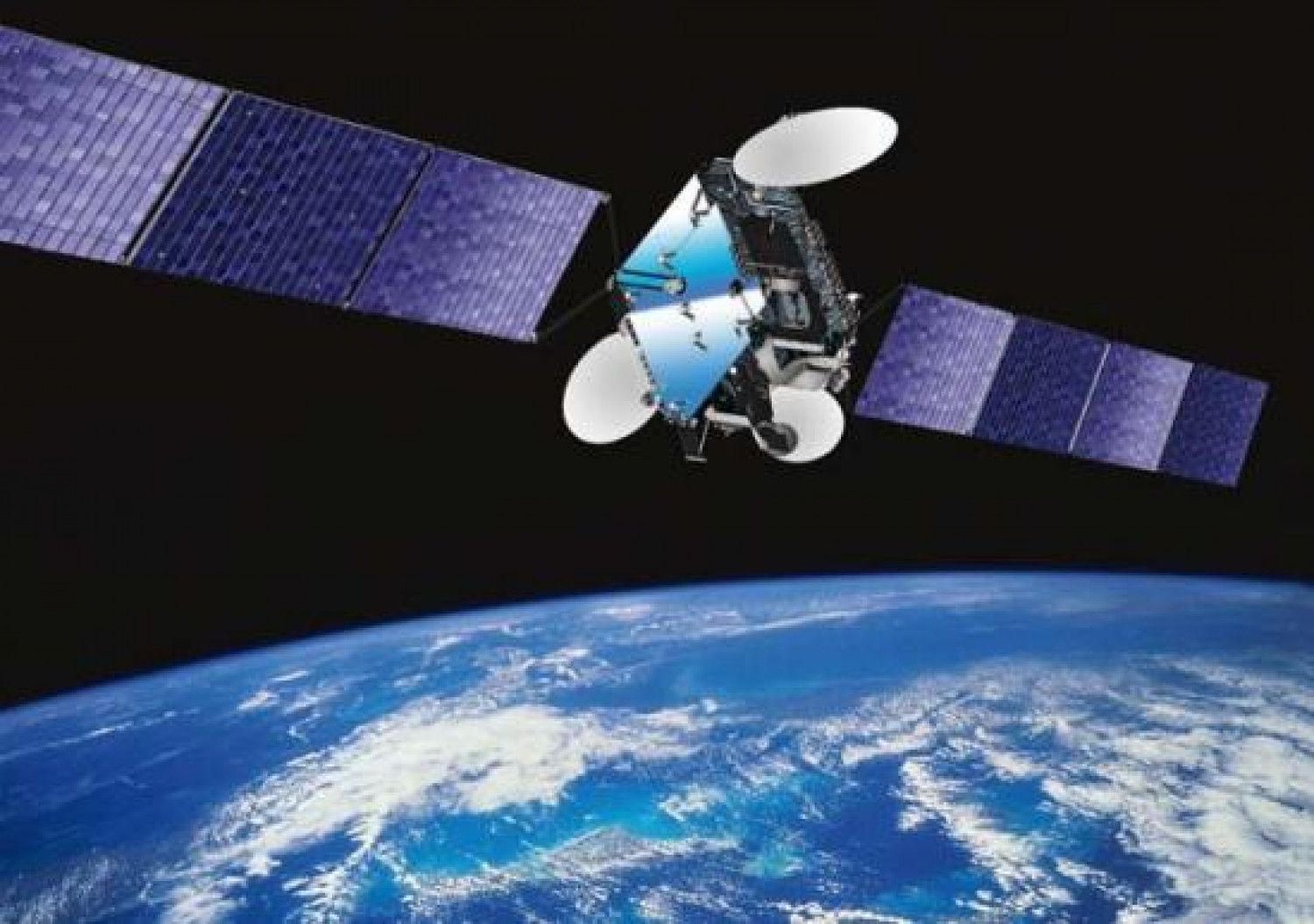 Спутники используют. Космический аппарат KAZSAT-3. Спутник связи. Супутник. Российский Спутник связи.