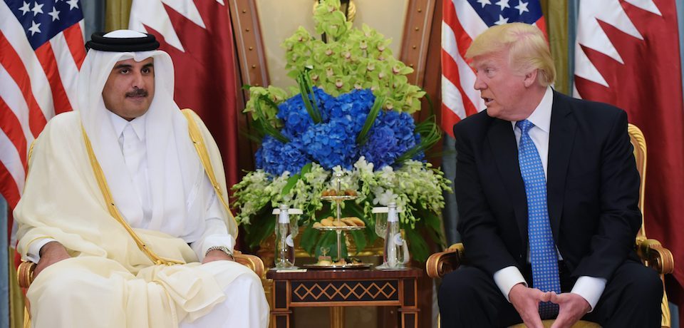 ترامب يطالب أمير قطر بحل الأزمة الخليجية - شبكة رصد الإخبارية
