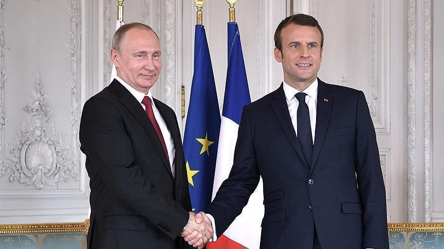 الرئيس الفرنسي إيمانويل ماكرون والرئيس الروسي فلاديمير بوتين
